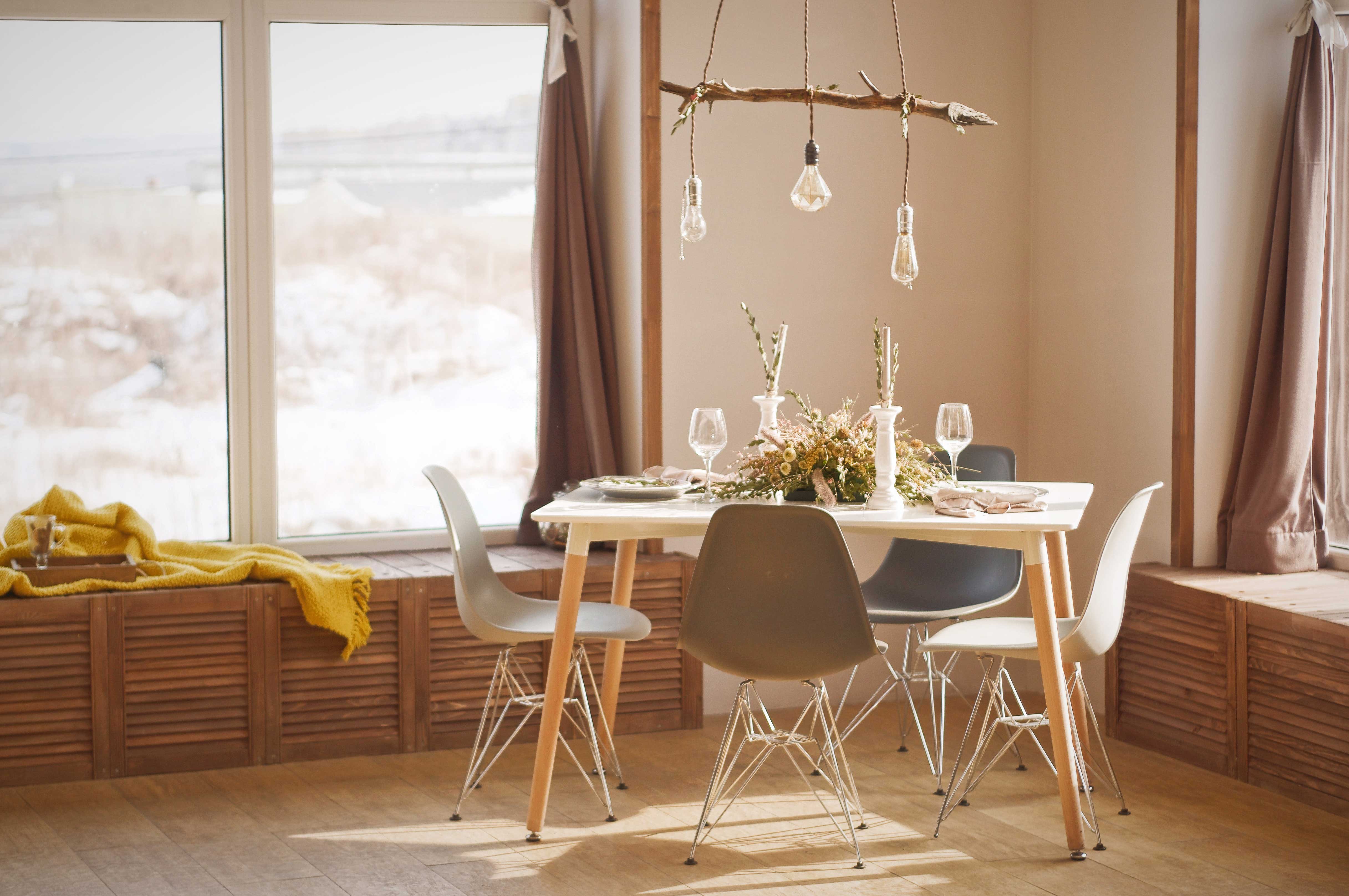 dinner-table-interior